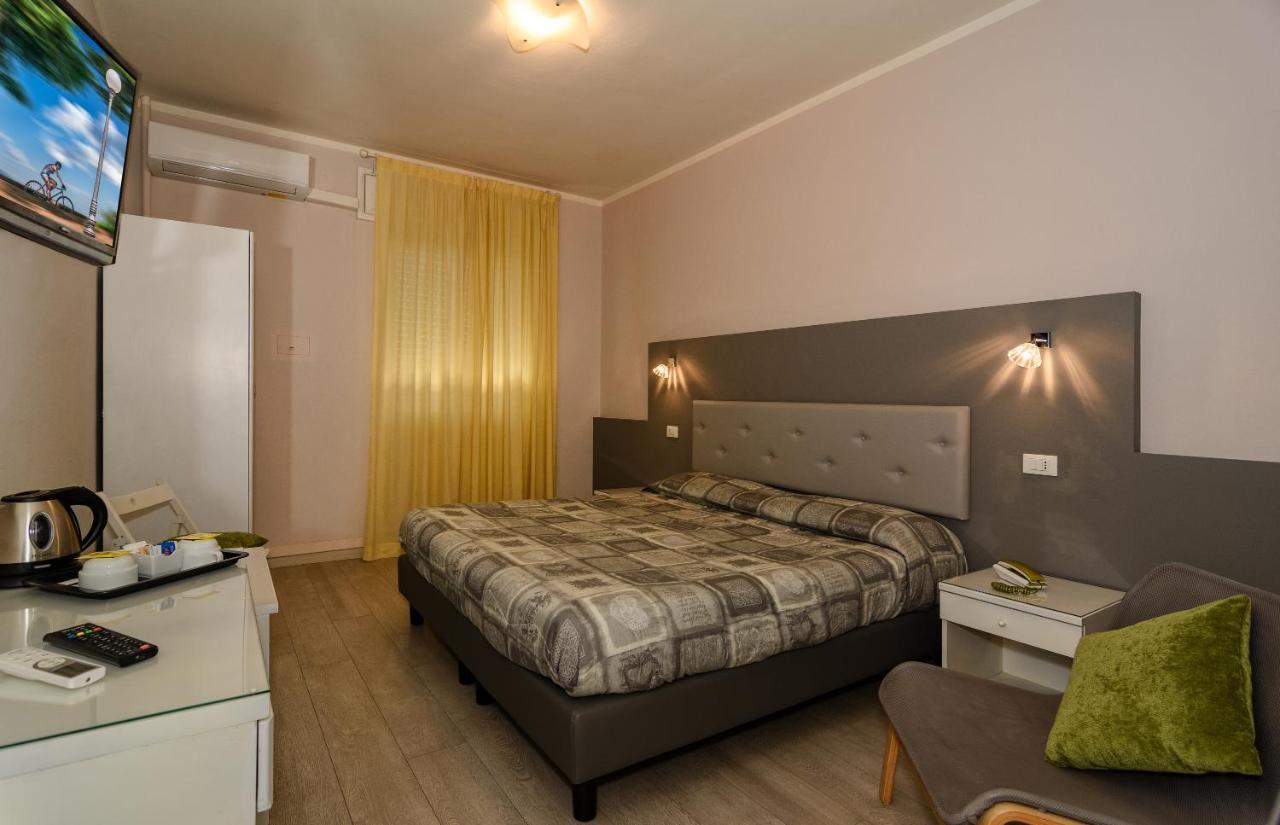 City Hotel Viareggio Esterno foto