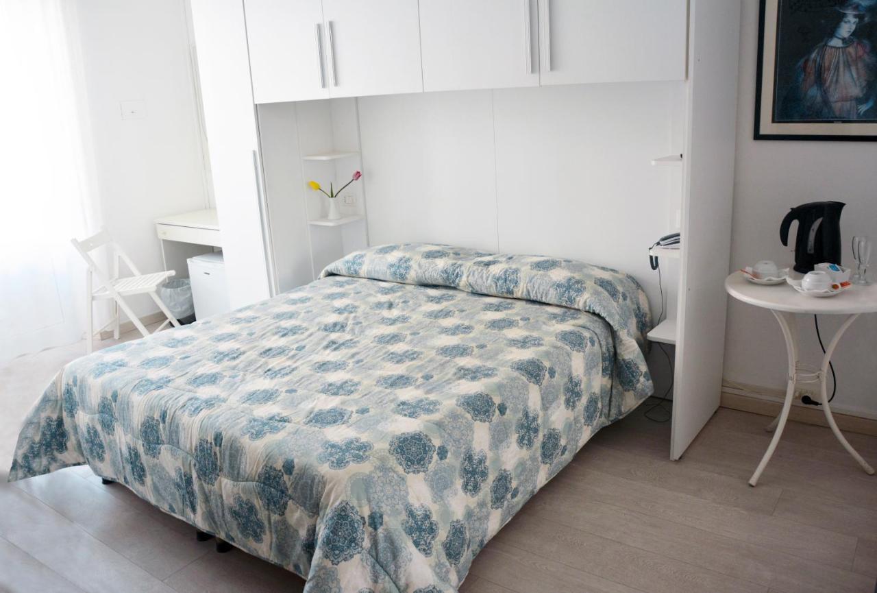 City Hotel Viareggio Esterno foto